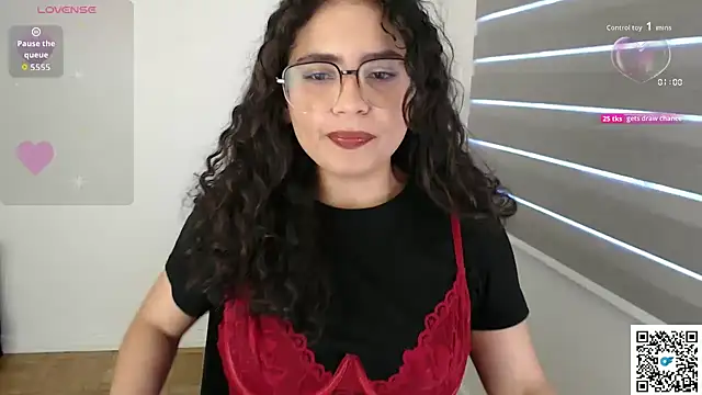 Snapshot of cinnamon_rosa chatting on October 17, 10:00 pm cinnamon rosa online show from October 17, 10:00 pm