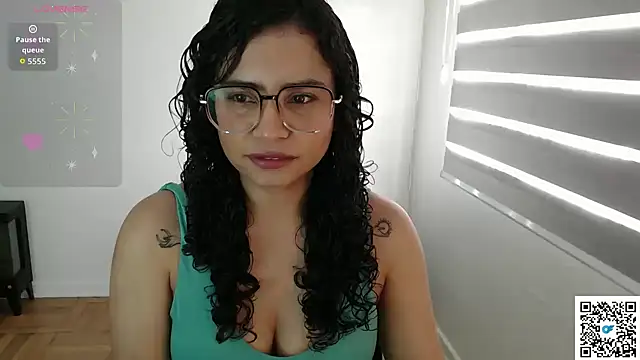 Snapshot of cinnamon_rosa chatting on October 12, 8:43 pm cinnamon rosa online show from October 12, 8:43 pm