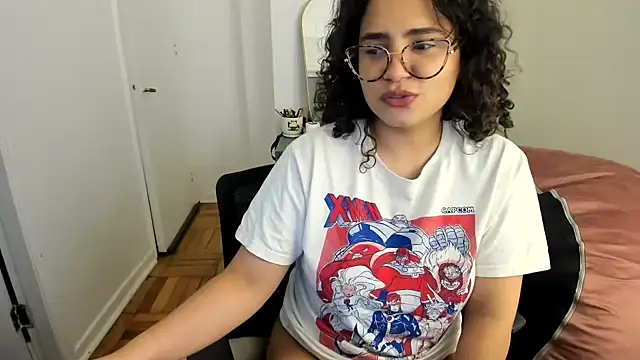 Snapshot of cinnamon_rosa chatting on February 11, 1:41 am cinnamon rosa online show from February 11, 1:41 am