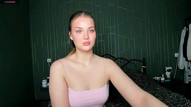 Snapshot of DeniRicchii chatting on December 3, 5:52 am DeniRicchii online show from December 3, 5:52 am