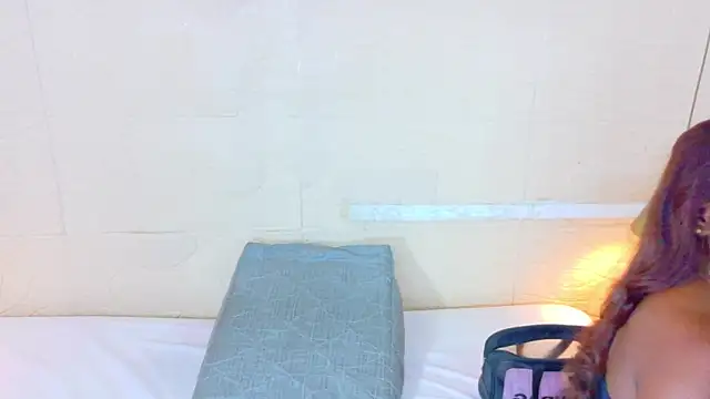 Shamiraa moore online show from April 1, 8:06 pm