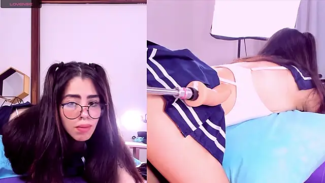 Snapshot of Emma__Erotic chatting on March 18, 11:20 pm Emma Erotic online show from March 18, 11:20 pm
