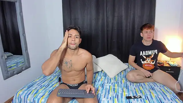 Snapshot of Luciano_and_Marlon chatting on January 13, 11:36 am Luciano and Marlon online show from January 13, 11:36 am