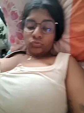 Snapshot of Sofythom1 chatting on March 22, 11:06 pm Sofythom1 online show from March 22, 11:06 pm