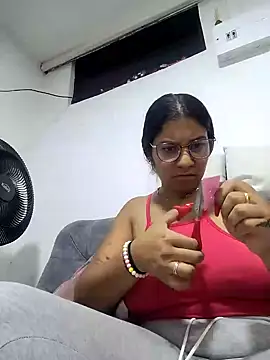 Snapshot of Sofythom1 chatting on October 25, 1:38 am Sofythom1 online show from October 25, 1:38 am