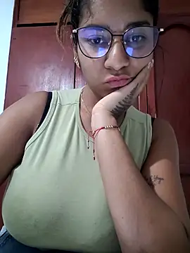 Snapshot of Sofythom1 chatting on March 22, 1:20 am Sofythom1 online show from March 22, 1:20 am