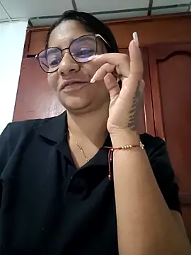 Snapshot of Sofythom1 chatting on March 21, 4:46 am Sofythom1 online show from March 21, 4:46 am