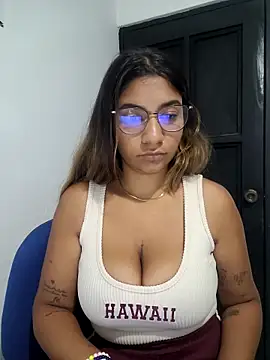 Snapshot of Sofythom1 chatting on December 20, 4:37 am Sofythom1 online show from December 20, 4:37 am