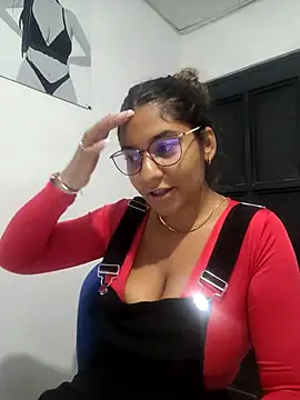 Snapshot of Sofythom1 chatting on November 29, 1:28 am Sofythom1 online show from November 29, 1:28 am