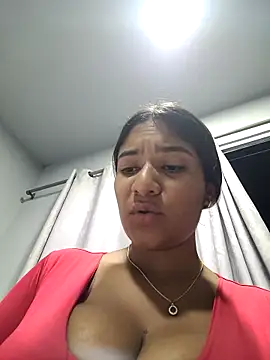 Snapshot of Sofythom1 chatting on April 29, 5:44 am Sofythom1 online show from April 29, 5:44 am