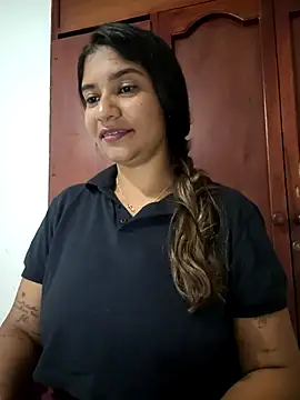 Snapshot of Sofythom1 chatting on May 5, 5:21 am Sofythom1 online show from May 5, 5:21 am