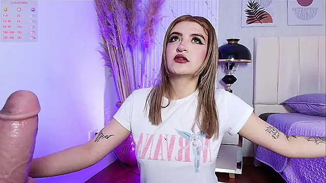 alice-millerr online show from October 4, 7:04 pm