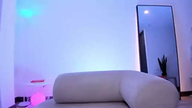 Kaarla    online show from November 12, 5:00 am