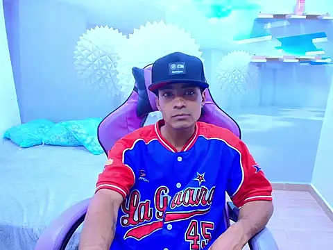 Aaron-00 online show from January 15, 9:51 pm