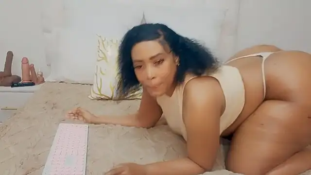 Snapshot of GiantBootyMilf chatting on May 29, 7:20 pm GiantBootyMilf online show from May 29, 7:20 pm