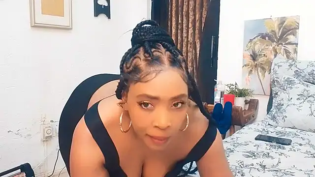 Snapshot of GiantBootyMilf chatting on May 17, 4:56 am GiantBootyMilf online show from May 17, 4:56 am