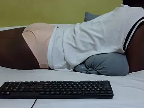 Snapshot of QUEEN-LIZ chatting on November 24, 3:17 am QUEEN-LIZ online show from November 24, 3:17 am