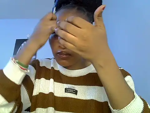 cute-alexis online show from April 7, 8:38 am