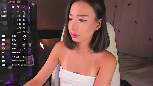 sensualily online show from April 19, 6:10 pm