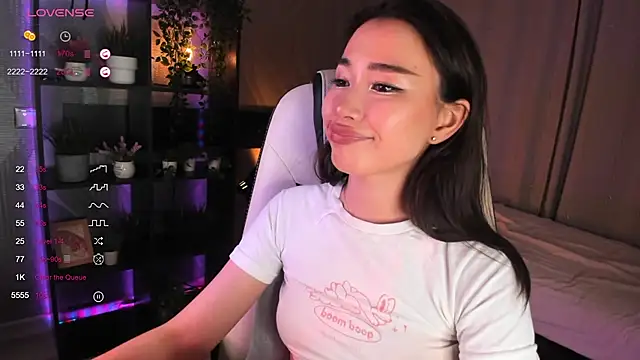 Snapshot of sensualily chatting on October 12, 1:34 pm sensualily online show from October 12, 1:34 pm