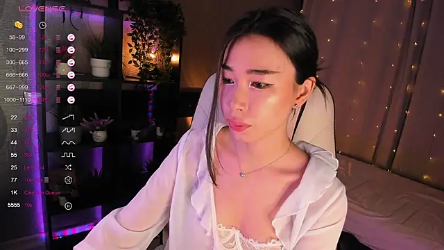 Snapshot of sensualily chatting on October 4, 3:35 pm sensualily online show from October 4, 3:35 pm