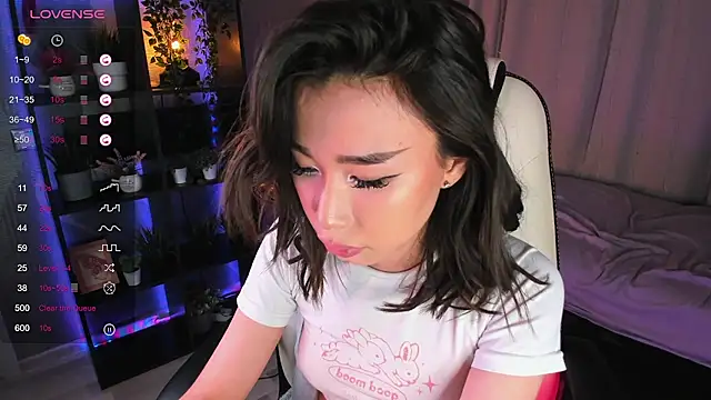 Snapshot of sensualily chatting on December 13, 8:04 pm sensualily online show from December 13, 8:04 pm