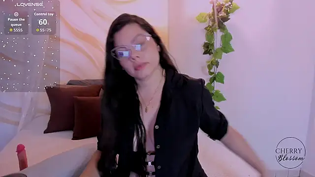 Snapshot of CherryBlossomm_ chatting on November 21, 12:09 am CherryBlossomm online show from November 21, 12:09 am