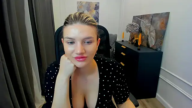 SelenaeMoore online show from May 21, 3:48 am