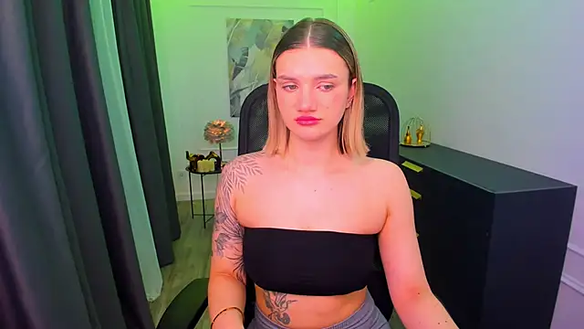 SelenaeMoore online show from March 14, 7:42 pm