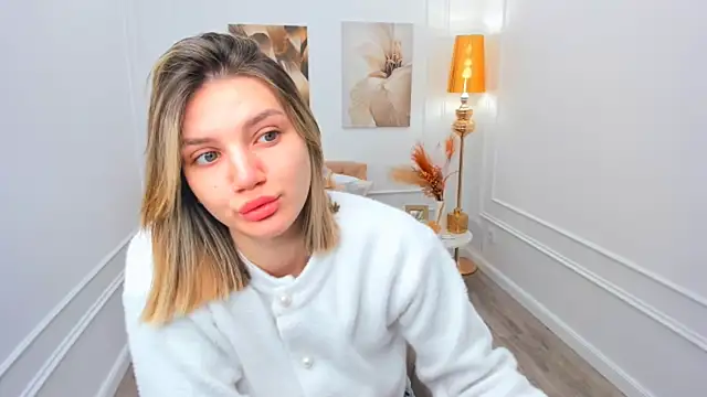 SelenaeMoore online show from April 11, 3:47 am