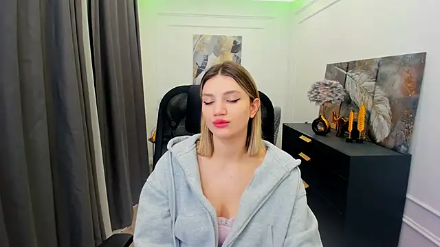 SelenaeMoore online show from April 5, 3:46 am