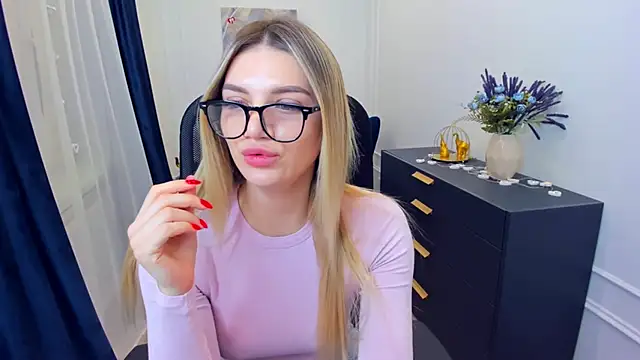 SelenaeMoore online show from February 17, 3:37 am