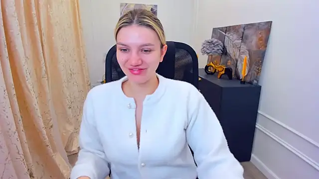 SelenaeMoore online show from May 29, 3:45 am