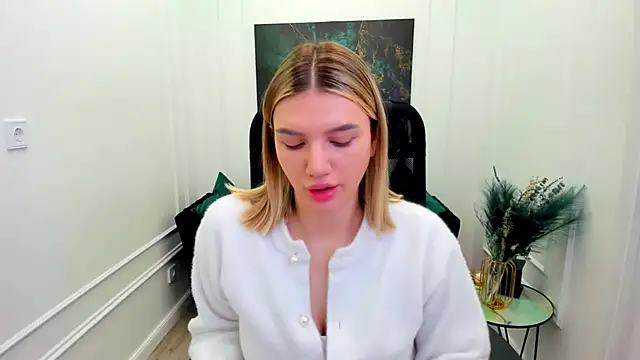 SelenaeMoore online show from June 3, 3:40 am