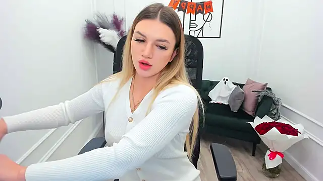 SelenaeMoore online show from October 25, 7:36 pm