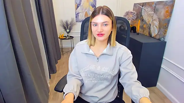 SelenaeMoore online show from April 12, 3:43 am