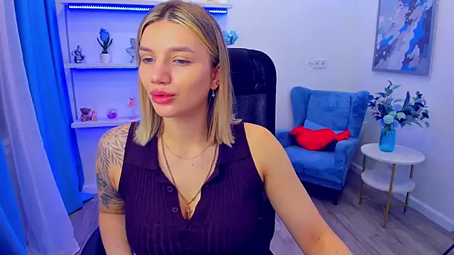 SelenaeMoore online show from May 13, 3:35 am