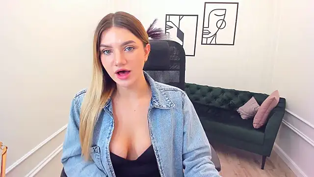 SelenaeMoore online show from October 12, 8:10 pm