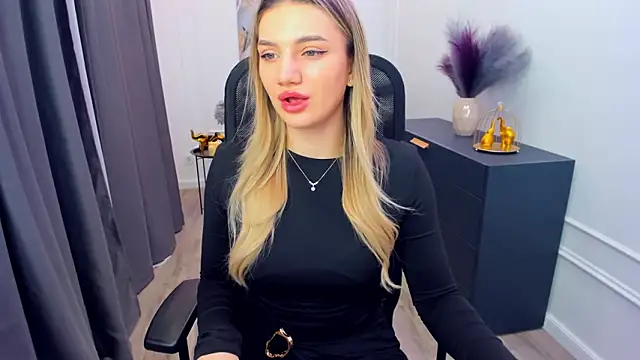 SelenaeMoore online show from March 5, 3:36 am