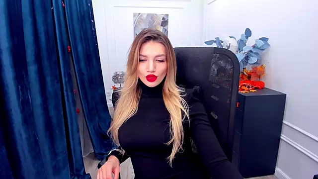 SelenaeMoore online show from October 26, 7:36 pm