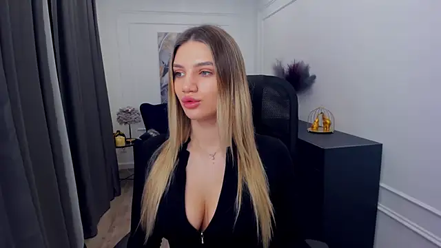 SelenaeMoore online show from March 6, 3:34 am