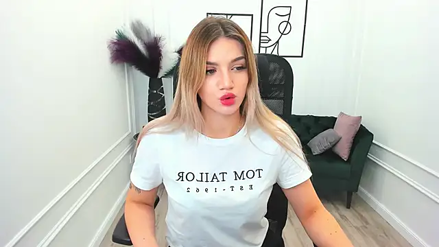 SelenaeMoore online show from September 28, 7:32 pm