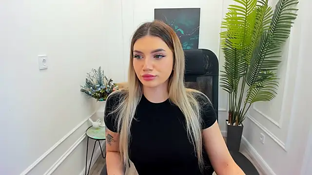 SelenaeMoore online show from October 5, 7:48 pm