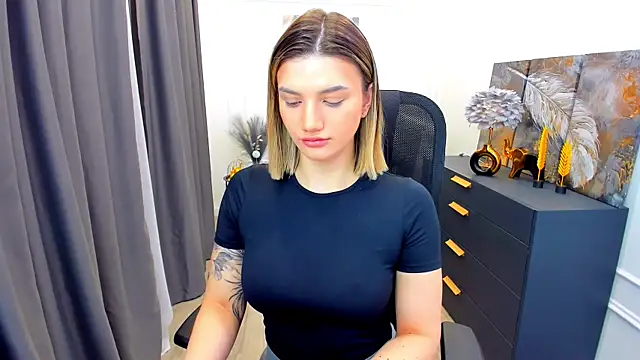 SelenaeMoore online show from March 25, 3:50 am