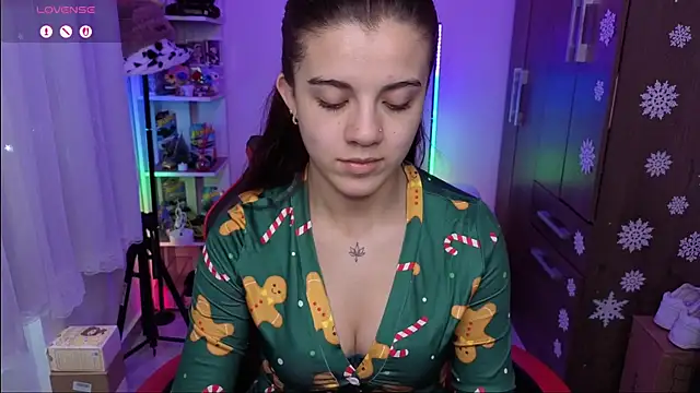 Snapshot of Layla_castilloo chatting on December 22, 3:34 pm Layla castilloo online show from December 22, 3:34 pm