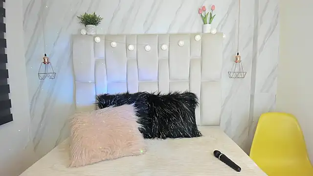 Snapshot of Esteff__o2 chatting on February 28, 8:18 pm Esteff o2 online show from February 28, 8:18 pm