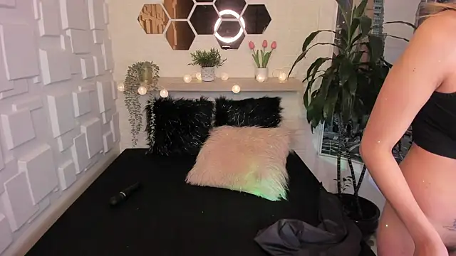 Snapshot of Esteff__o2 chatting on February 3, 7:52 pm Esteff o2 online show from February 3, 7:52 pm