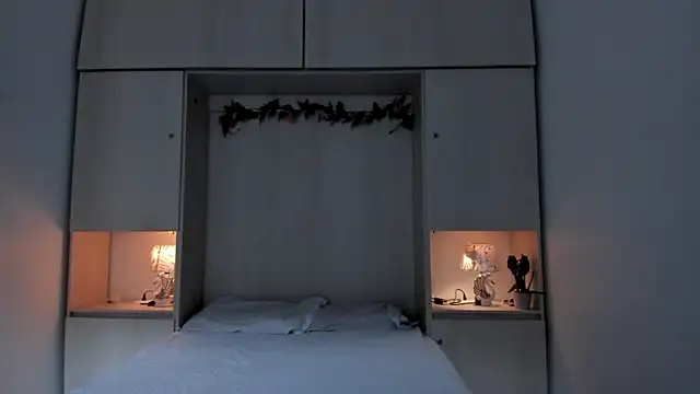 KendallRosse1 online show from March 13, 12:10 pm