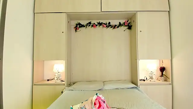 KendallRosse1 online show from April 17, 11:57 am