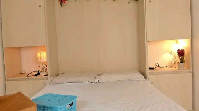 KendallRosse1 online show from March 19, 12:05 pm